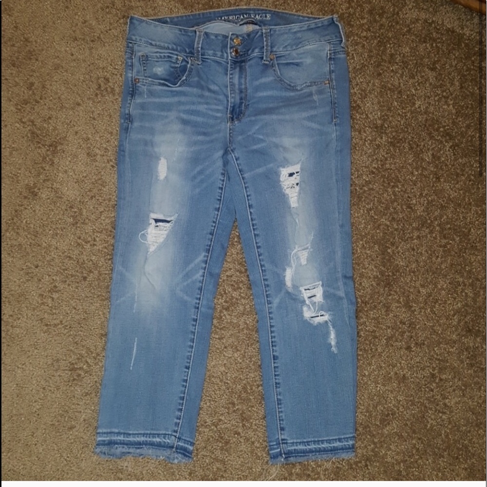 American Eagle Distressed Capris